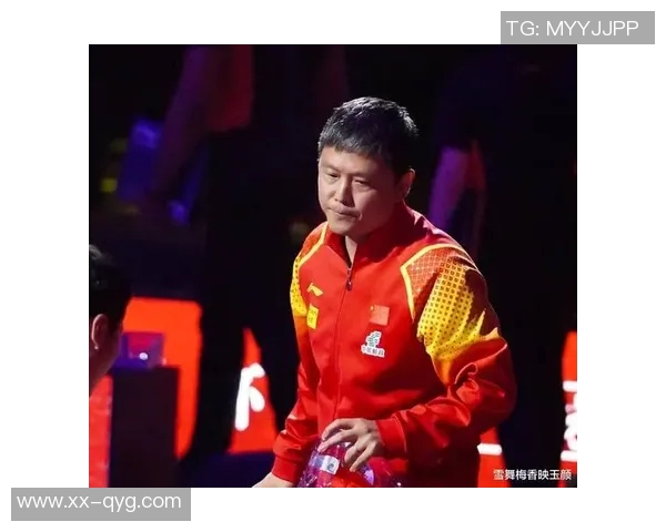 罗塞尼尔与球员亲密互动赢得年轻一代的喜爱与尊重 罗塞尼尔与球员亲密互动赢得年轻一代的喜爱与尊重