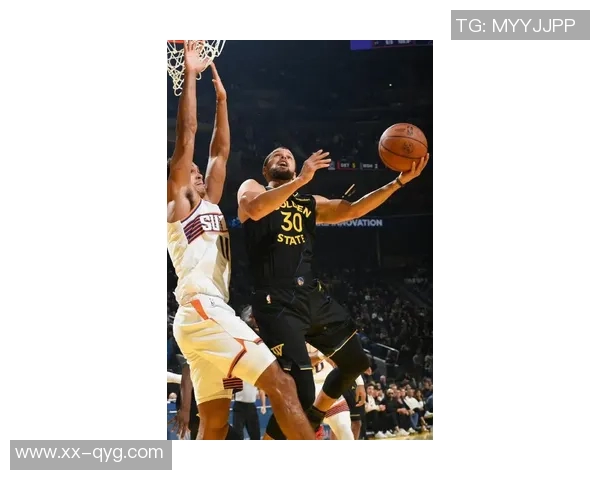 勇士半场领先太阳19分穆迪库里合力发威布克独撑球队